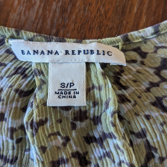 Banana Republic Silk Blouse. - Picture 7 of 8